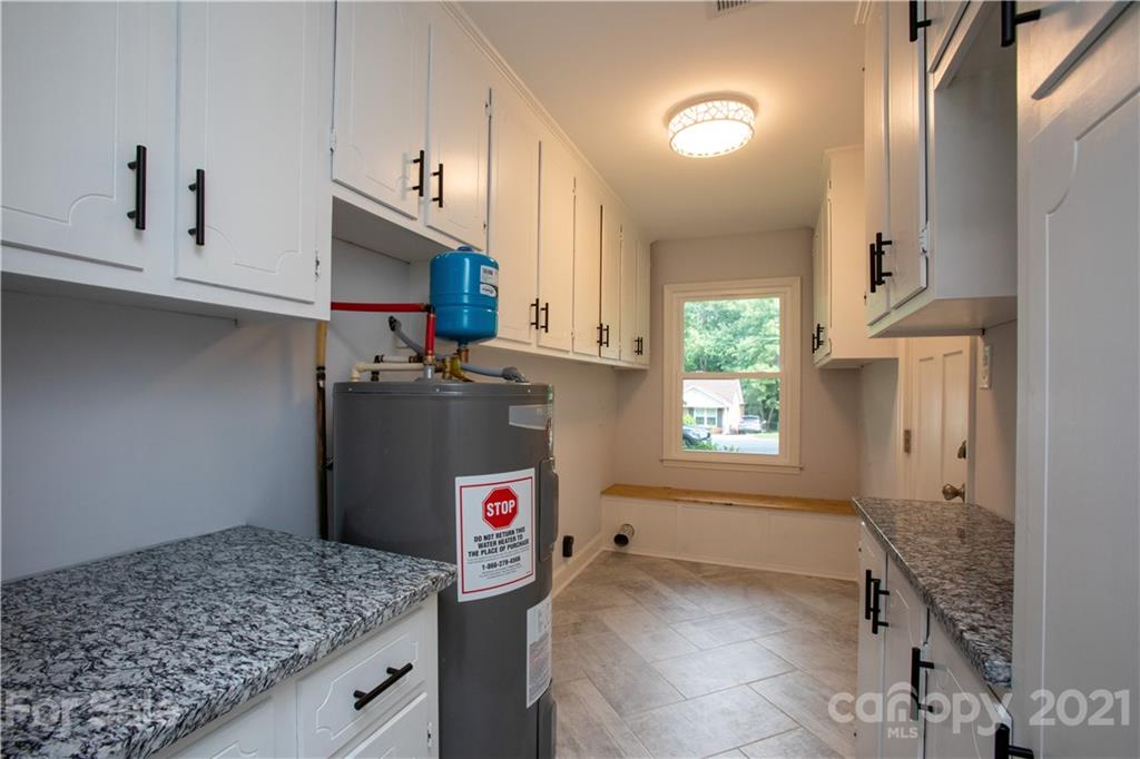 319 Clearbrook Road Matthews, NC 28105 - Photo 8 of 35 Gallery Image 8