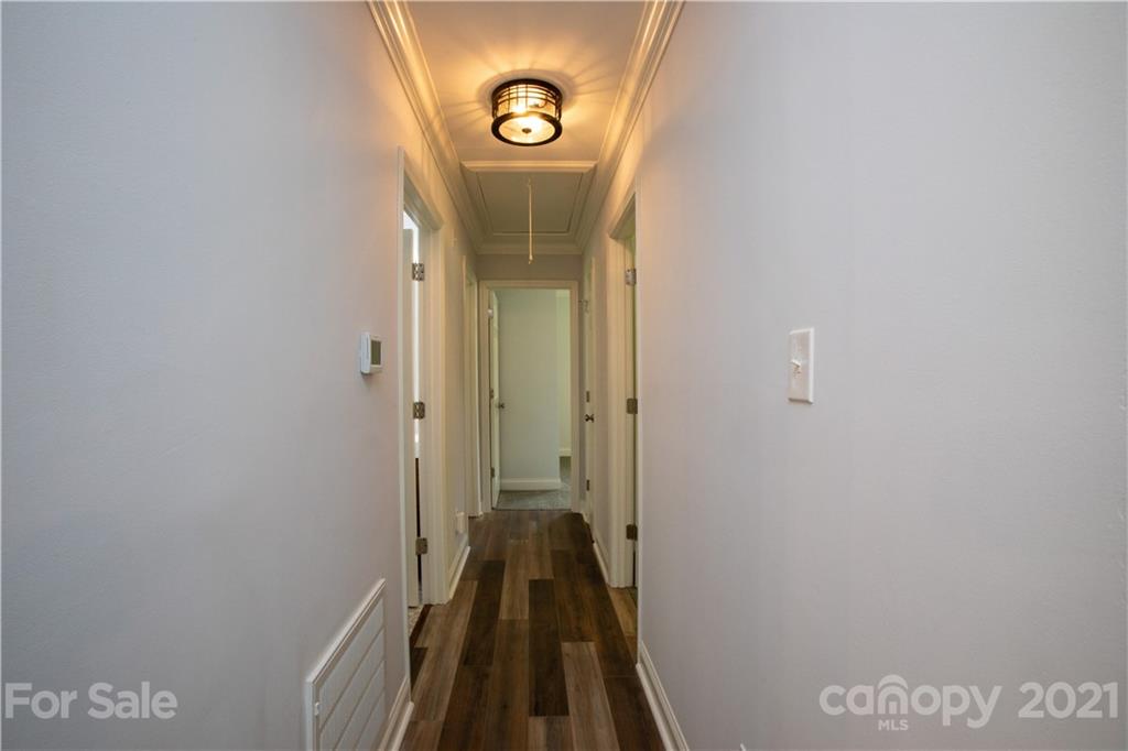 319 Clearbrook Road Matthews, NC 28105 - Photo 9 of 35 Gallery Image 9