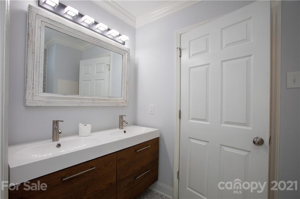 319 Clearbrook Road Matthews, NC 28105 - Photo 10 of 35 Gallery Image 10
