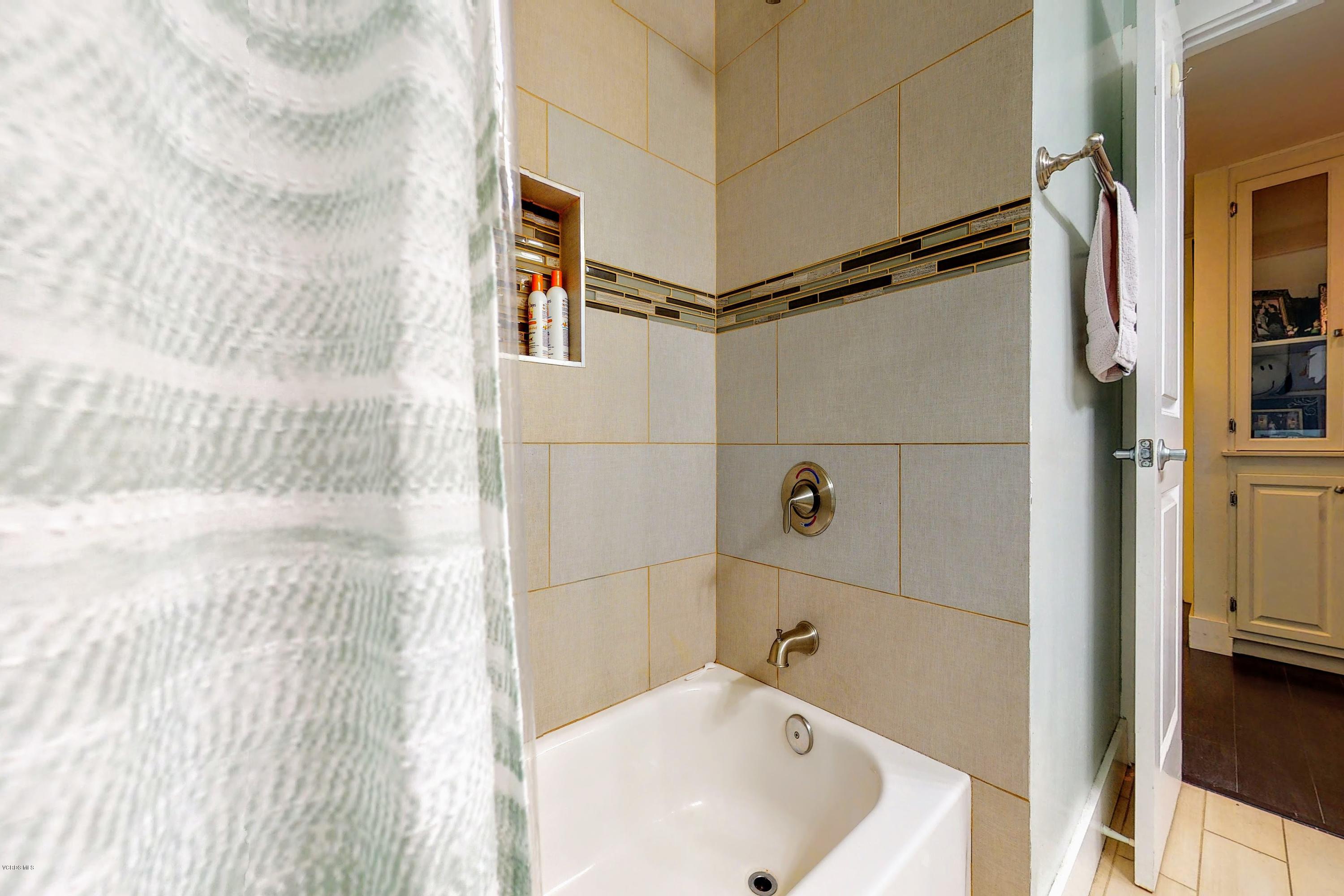 2298 Copley Street Simi Valley, CA 93063 - Photo 25 of 51 a bathroom with a bathtub
