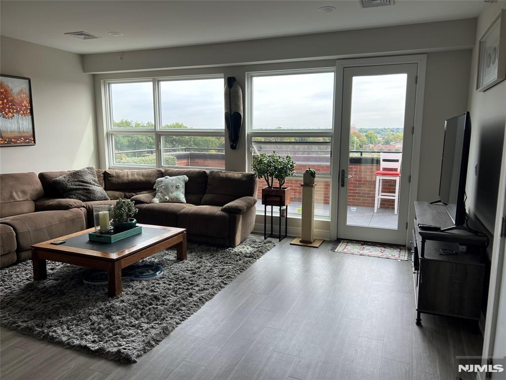 140 Overlook Avenue, Unit D 1 Hackensack, NJ 07601 - Photo 3 of 16