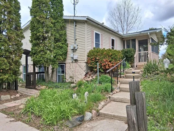$250,000 | 10055 North Genesee Road, Mount Morris, MI 48458