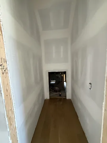 a black and white photo of a bathroom