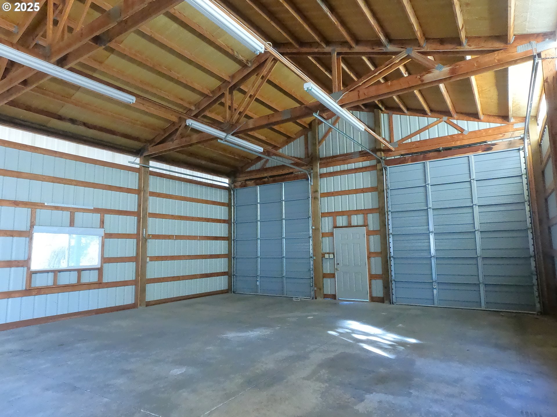 5215 Southwest Upper Canyon Rim Drive Culver, OR 97734 - Photo 20 of 24 a view of room with garage