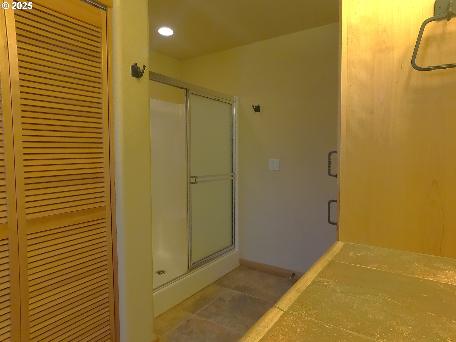 5215 Southwest Upper Canyon Rim Drive Culver, OR 97734 - Photo 10 of 24 a bathroom with a shower