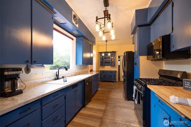 $675,000 | 1011 Caveness Drive, Centralia, WA 98531