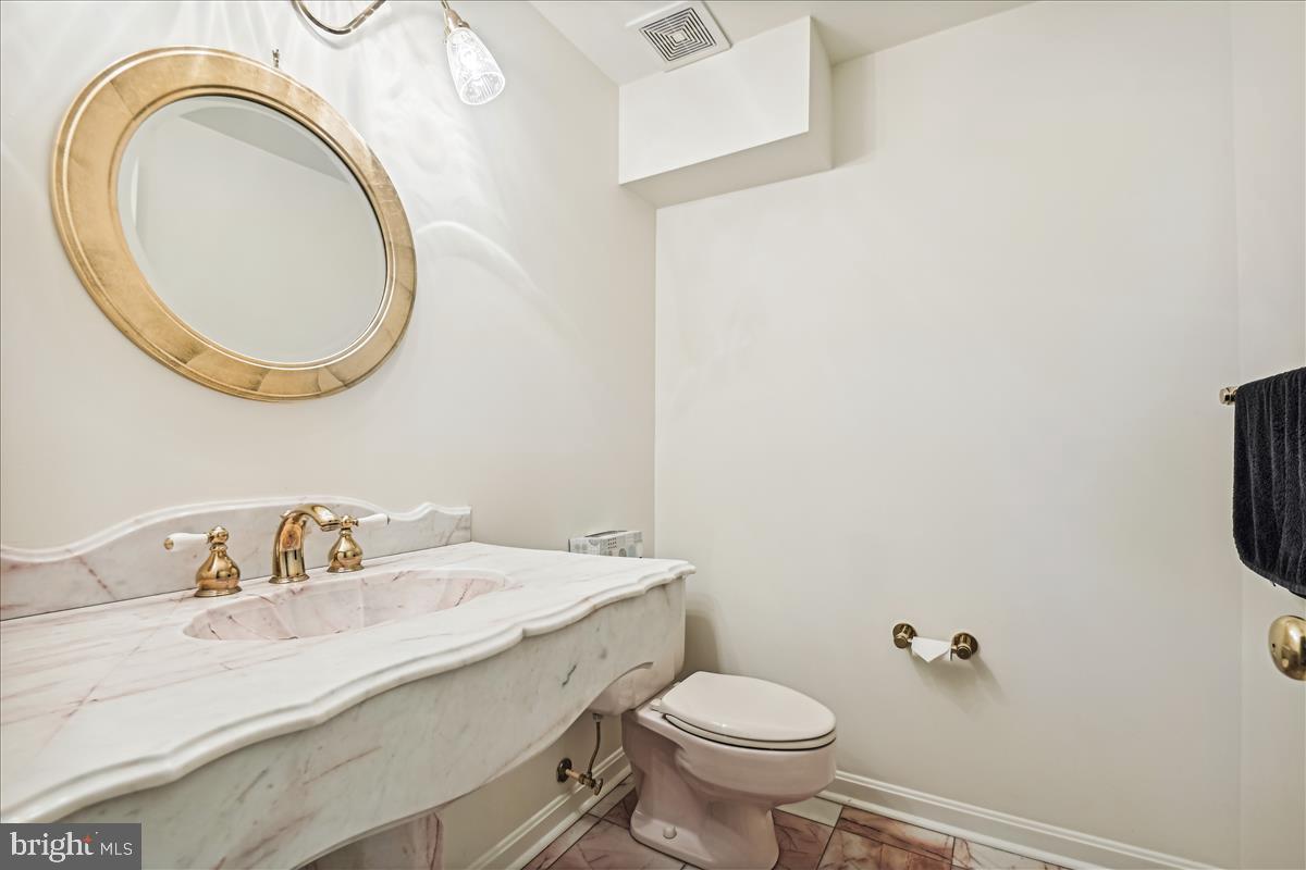 19 Roland Court Towson, MD 21204 - Photo 28 of 64 Powder Room