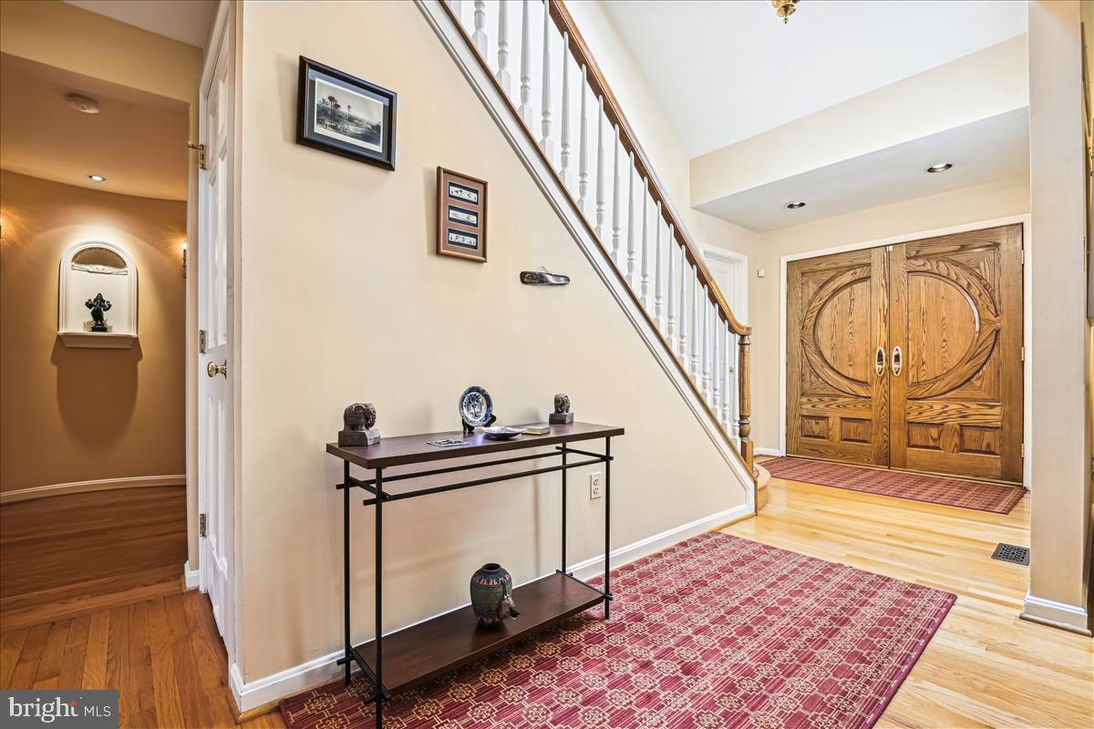 19 Roland Court Towson, MD 21204 - Photo 7 of 64 Foyer