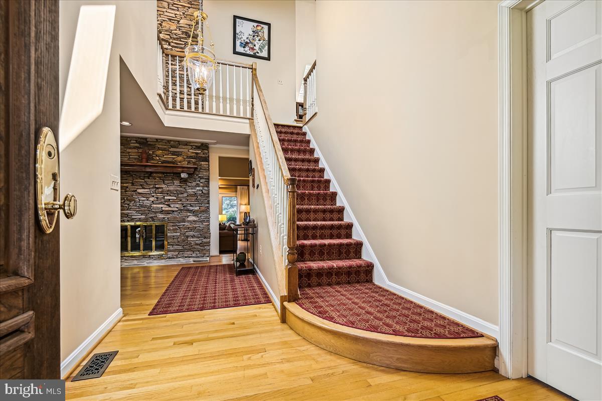 19 Roland Court Towson, MD 21204 - Photo 8 of 64 Foyer