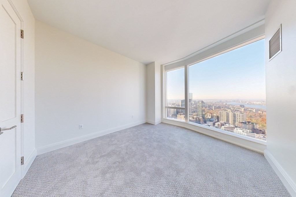 240 Devonshire Street, Unit 3901 Boston, MA 02110 - Photo 10 of 40 an empty room with windows and city view