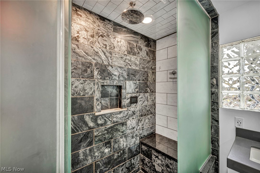 31800 Pinetree Road Pepper Pike, OH 44124 - Photo 15 of 41 Master Bath