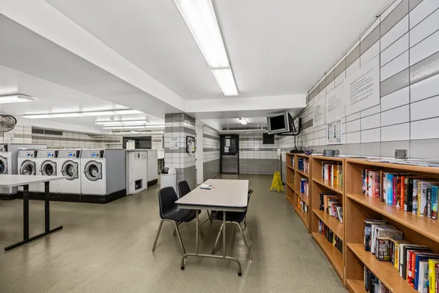 $184,900 | 3430 North Lake Shore Drive, Unit 4K, Chicago, IL 60657