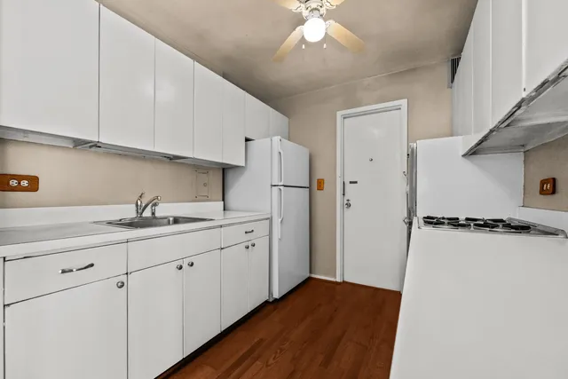 $184,900 | 3430 North Lake Shore Drive, Unit 4K, Chicago, IL 60657