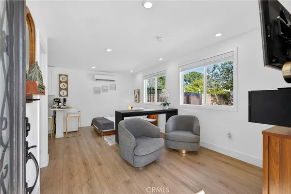 $2,500 | 18221 Kinzie Street, Northridge, CA 91325