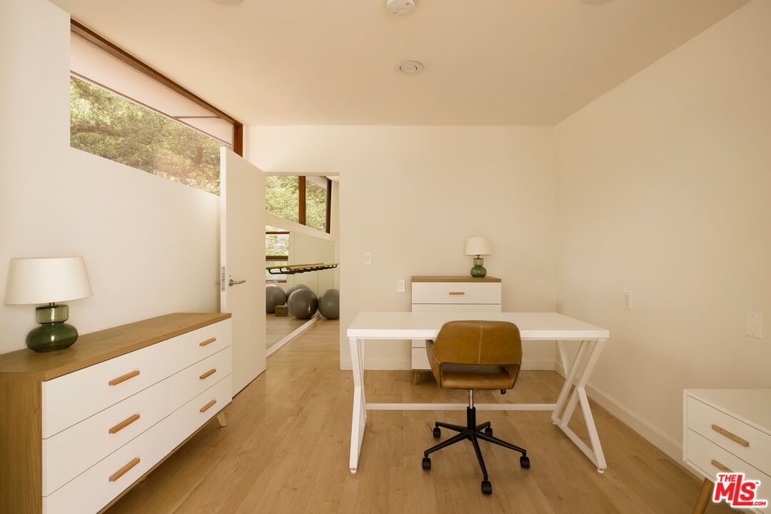3600 Mandeville Canyon Road Los Angeles, CA 90049 - Photo 21 of 26