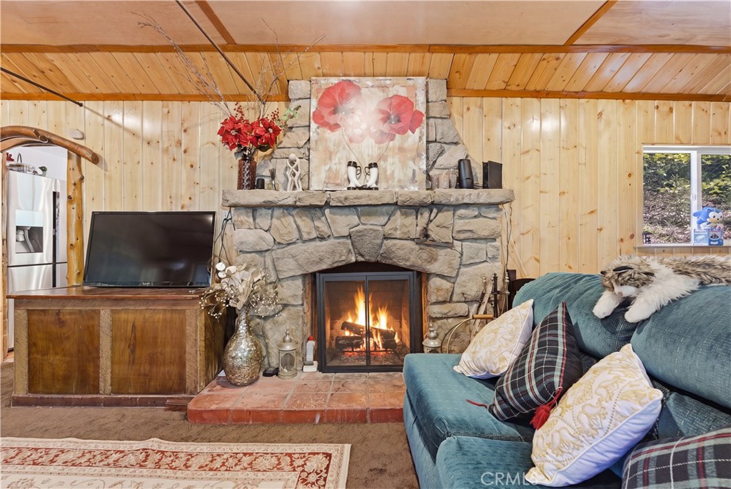 815 Cottage Grove Road Lake Arrowhead, CA 92352 - Photo 17 of 46 a living room with furniture and a flat screen tv