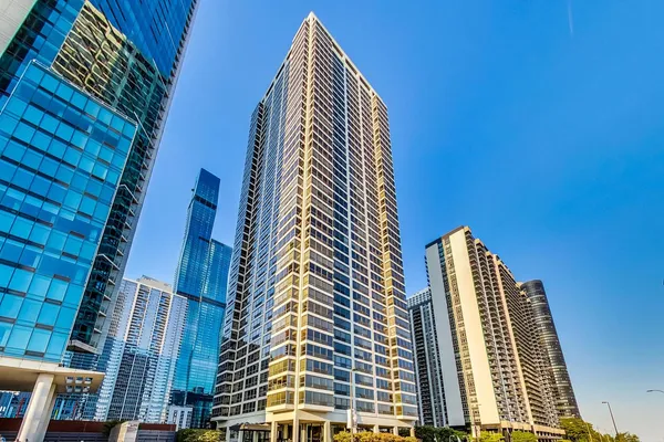 $825,000 | 360 East Randolph Street, Unit 1401, Chicago, IL 60601