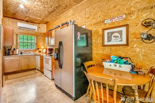 $629,900 | 3111 North 128th Avenue, Hart, MI 49420