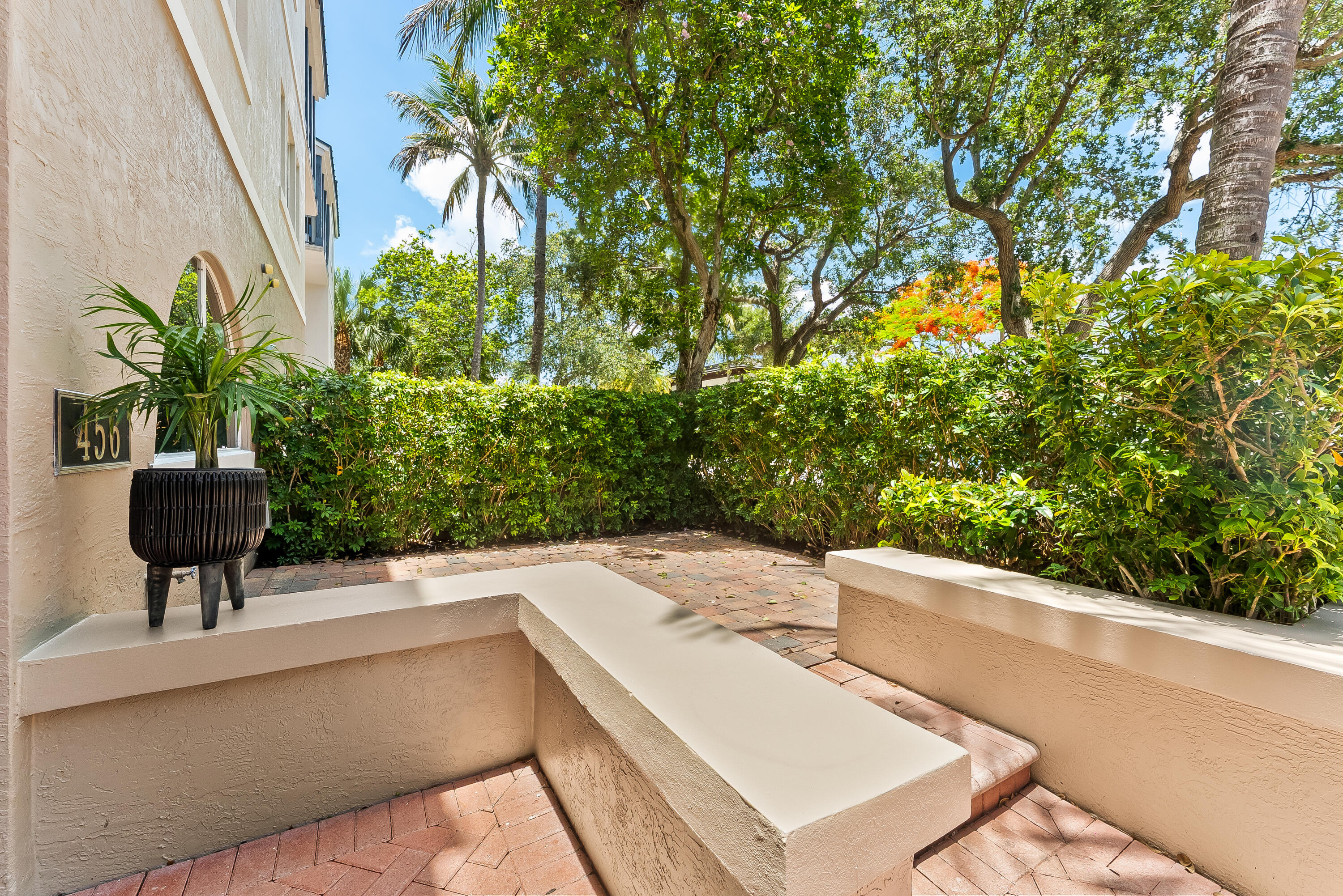 456 East Boca Raton Road Boca Raton, FL 33432 - Photo 5 of 33 a view of a terrace with a fountain