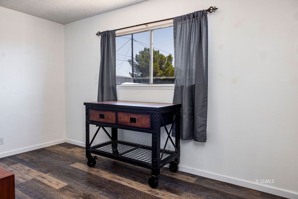 1036 West Mariposa Avenue Ridgecrest, CA 93555 - Photo 14 of 33