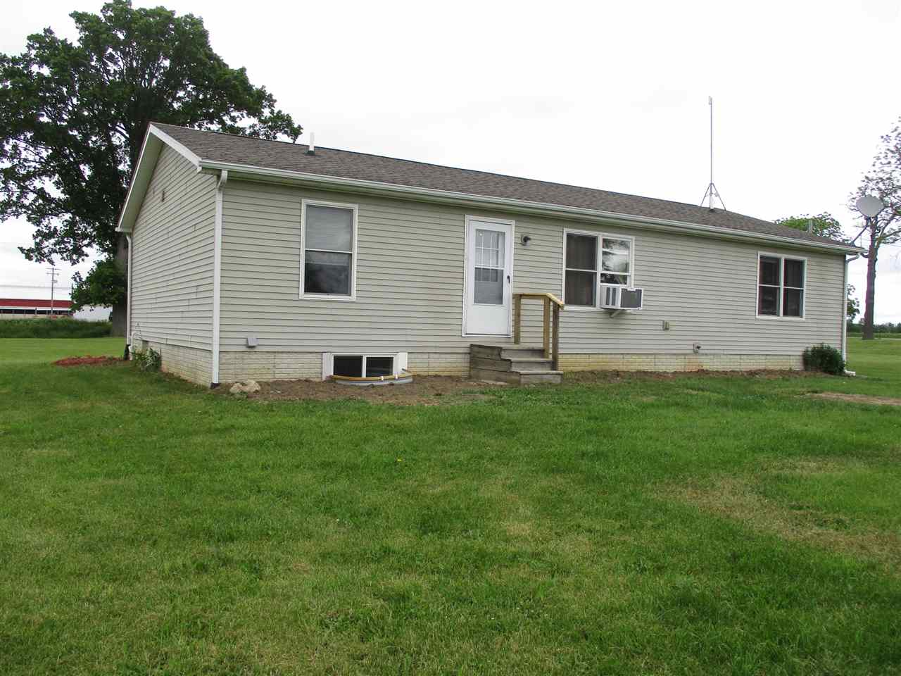 11288 Newburg Road Durand, MI 48429 - Photo 4 of 36 31321719-3.JPG