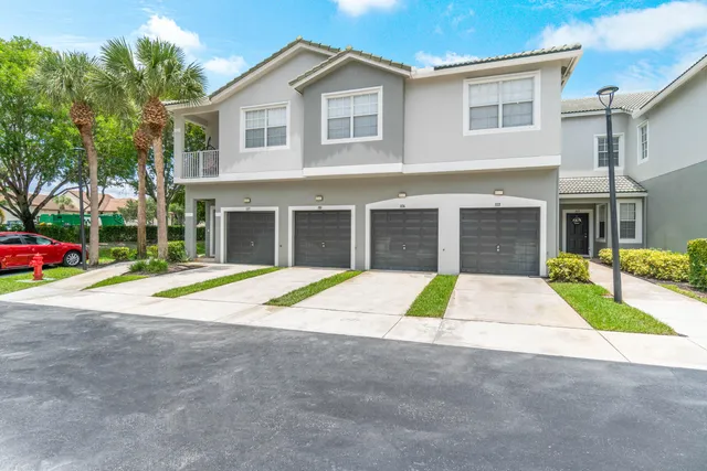 a view of backyard of garage and entertaining space