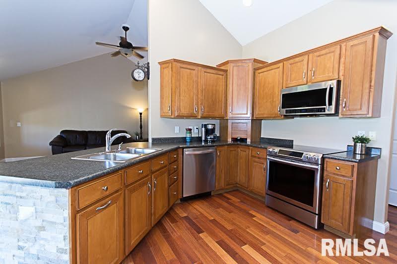 821 Jonathan Street Washington, IL 61571 - Photo 8 of 36 Gallery Image 8