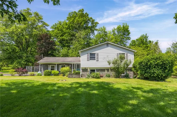 $349,900 | 43 Hill Road, Parma, NY 14468