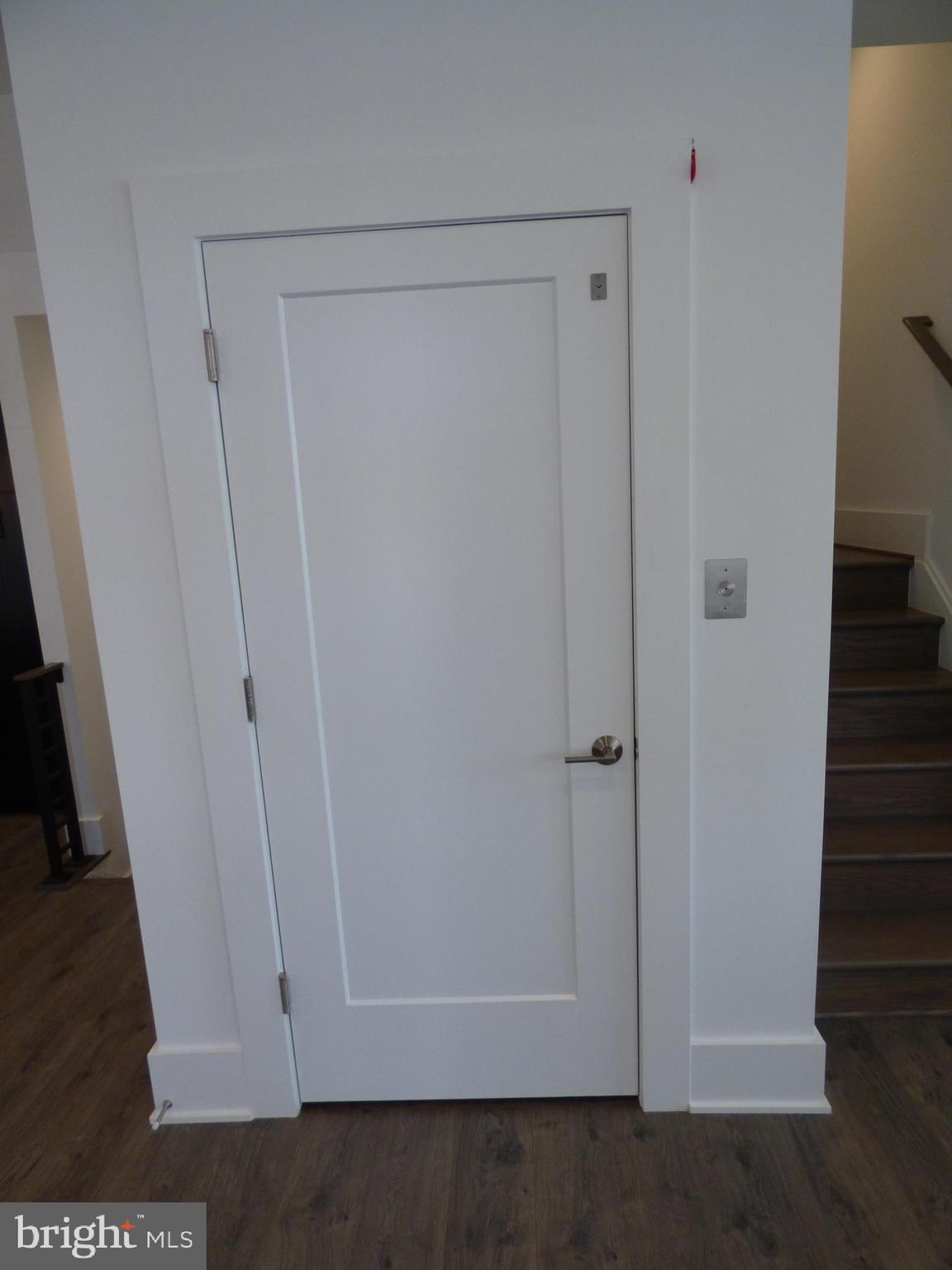 11360 Emerald Park Road Potomac, MD 20854 - Photo 6 of 33 Gallery Image 6