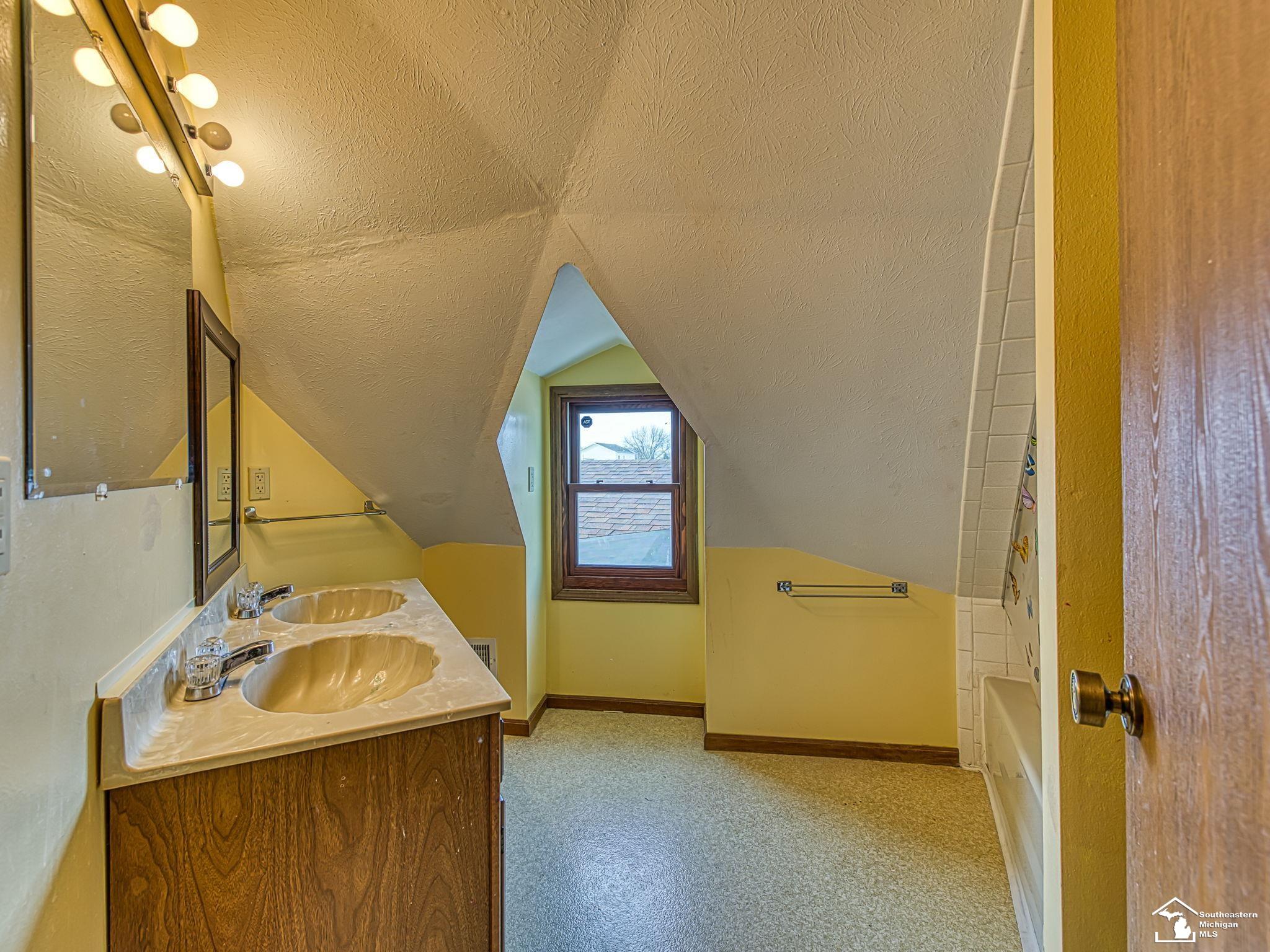 7033 Todd Road Temperance, MI 48182 - Photo 38 of 71 9x8 Bathroom (Upper)