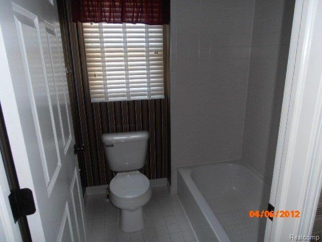 22975 Beck Road Novi, MI 48374 - Photo 17 of 18 FULLBATH.JPG