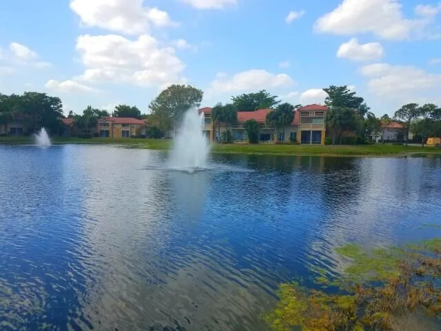 $1,650 | 4863 Via Palm Lakes, Unit 811, West Palm Beach, FL 33417