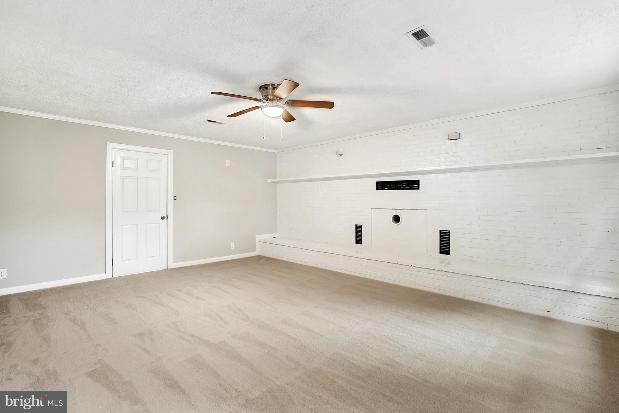 5613 Balls Mill Road Midland, VA 22728 - Photo 8 of 19 Family Room