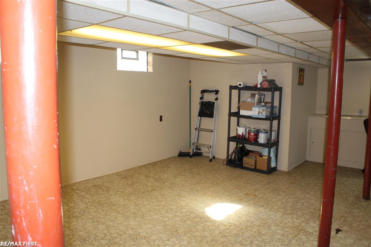 8313 Stephens Road Center Line, MI 48015 - Photo 27 of 38 31384272-26.JPG