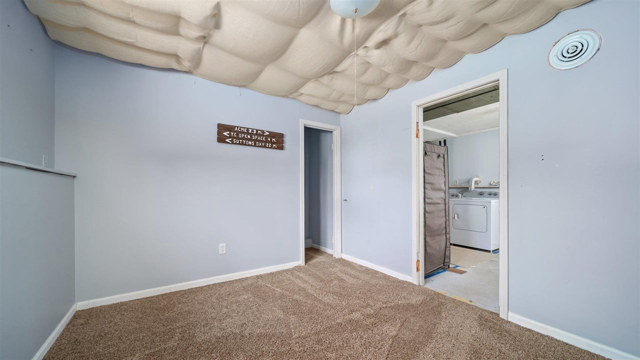 1909 Radcliff Road Traverse City, MI 49685 - Photo 18 of 25 1891919-17.JPG