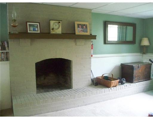 23 Beechwood Road Winthrop, ME 04364 - Photo 16 of 25 Den/Family/Great Room.
