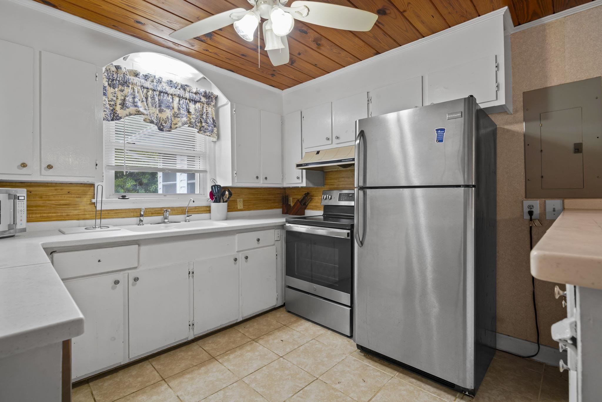 132 Calhoun Drive Murrells Inlet, SC 29576 - Photo 11 of 44