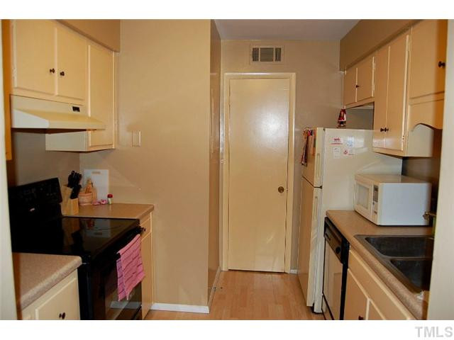 1213 Schaub Drive Raleigh, NC 27606 - Photo 4 of 11 Kitchen