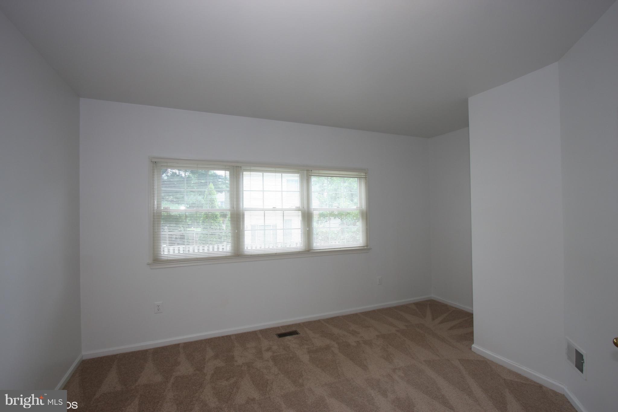 9012 Brae Brooke Drive Lanham, MD 20706 - Photo 18 of 26 Living Room