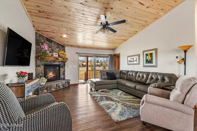 $499,000 | 2321 Quarter Horse Trail, Overgaard, AZ 85933