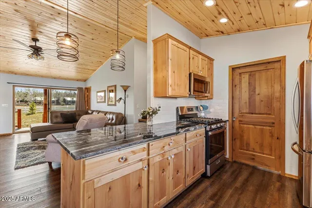 $499,000 | 2321 Quarter Horse Trail, Overgaard, AZ 85933