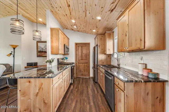 $499,000 | 2321 Quarter Horse Trail, Overgaard, AZ 85933