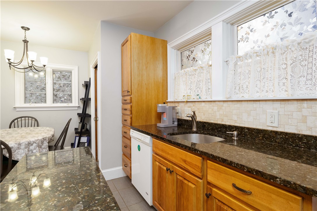 52 Lyndon Road Cranston, RI 02905 - Photo 13 of 42 Gallery Image 13