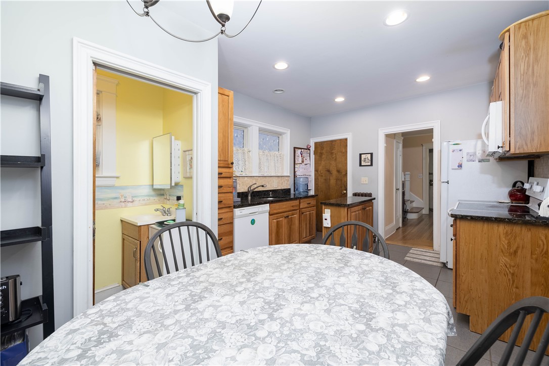 52 Lyndon Road Cranston, RI 02905 - Photo 15 of 42 Gallery Image 15