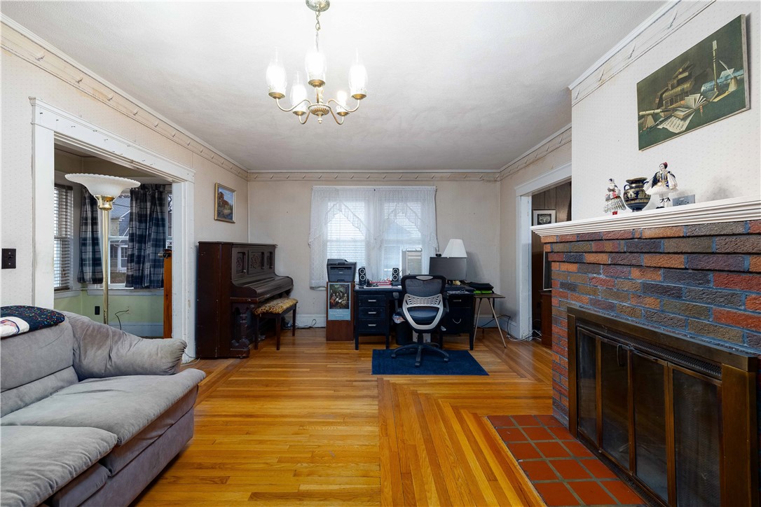 52 Lyndon Road Cranston, RI 02905 - Photo 9 of 42 Gallery Image 9