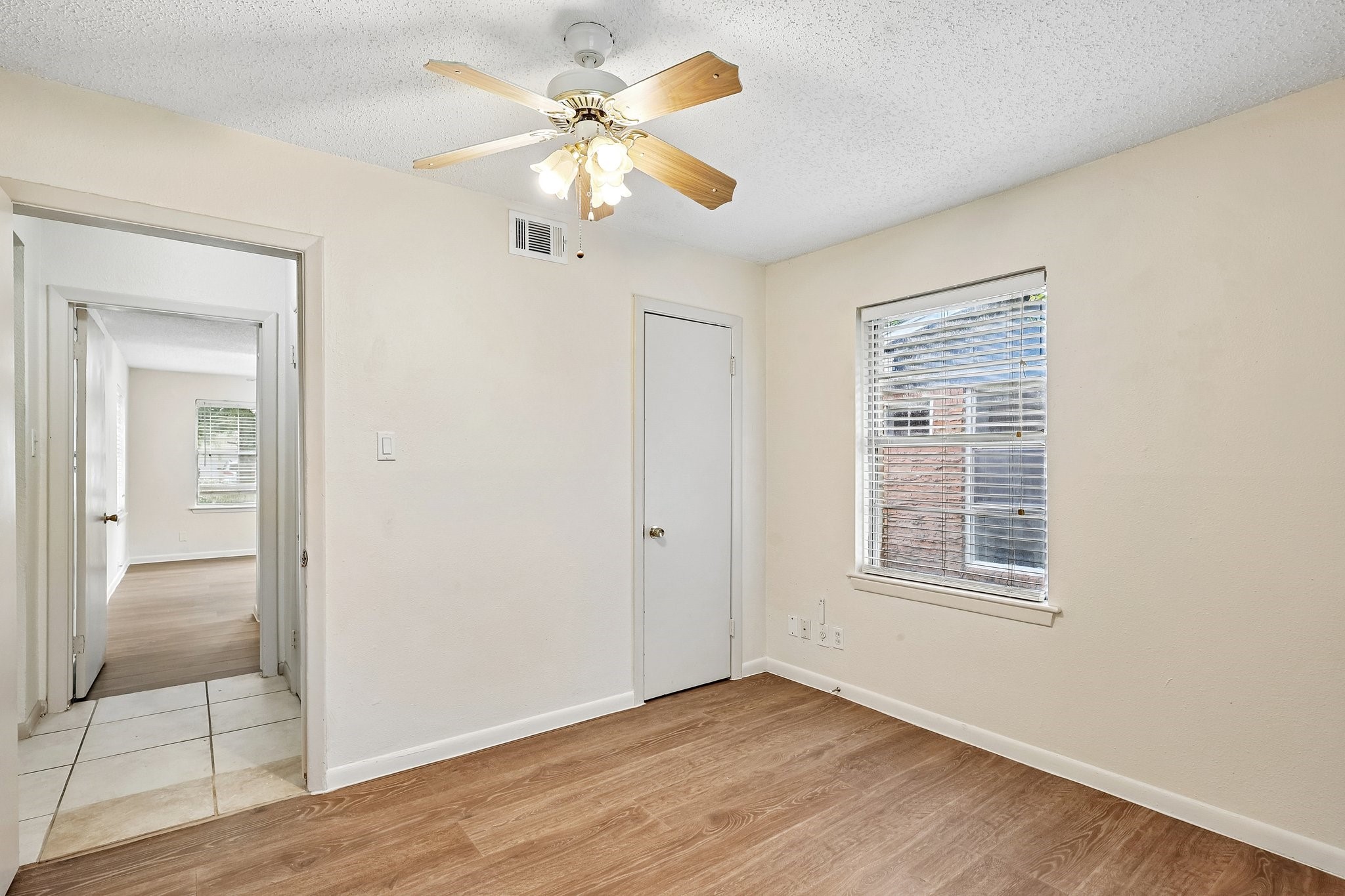6401 Rowan Lane Houston, TX 77074 - Photo 13 of 21