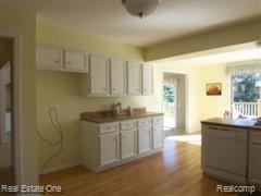 3115 Kilburn Road West Rochester, MI 48306 - Photo 8 of 25 Updated Kitchen