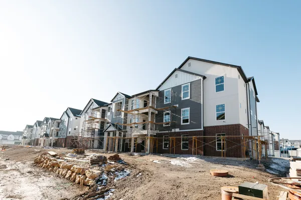 $334,900 | 882 Coulsen Drive, Unit J301, Saratoga Springs, UT 84045