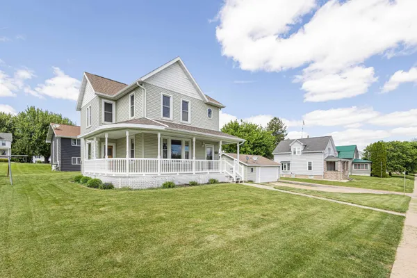 $219,900 | 1820 17th Street, Hazel Green, WI 53811