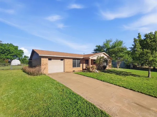 $220,000 | 512 South Williams Street, Hamilton, TX 76531